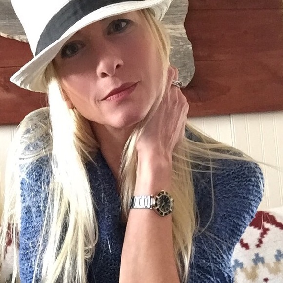 Meet your Posher, Cassidy - Picture 1 of 1